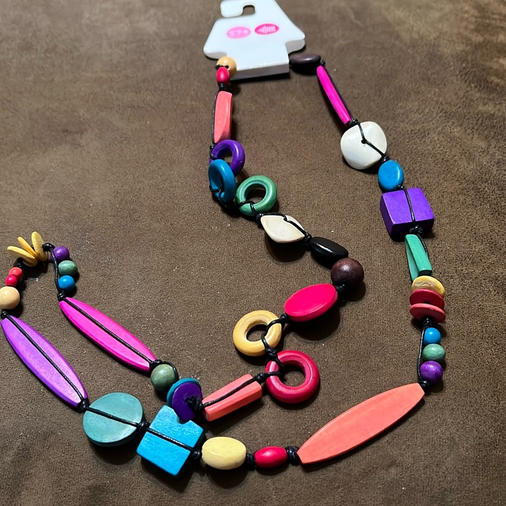 NWT 5-7-9 Stylish Necklace